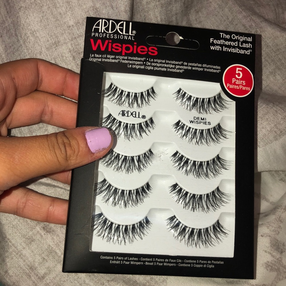 eyelashes